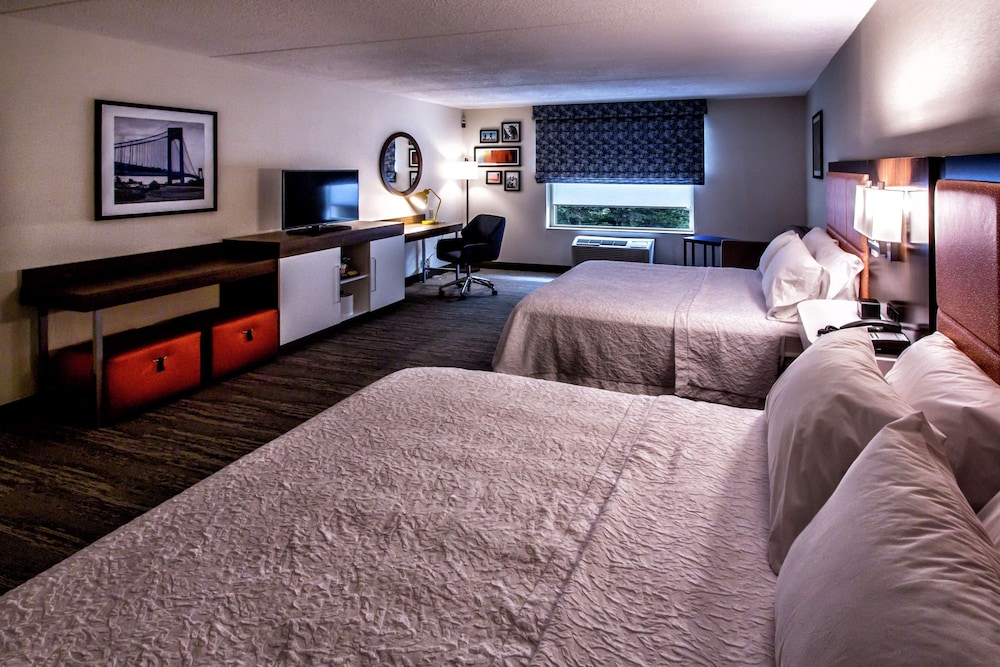 Hampton Inn And Suites Staten Island 16/41