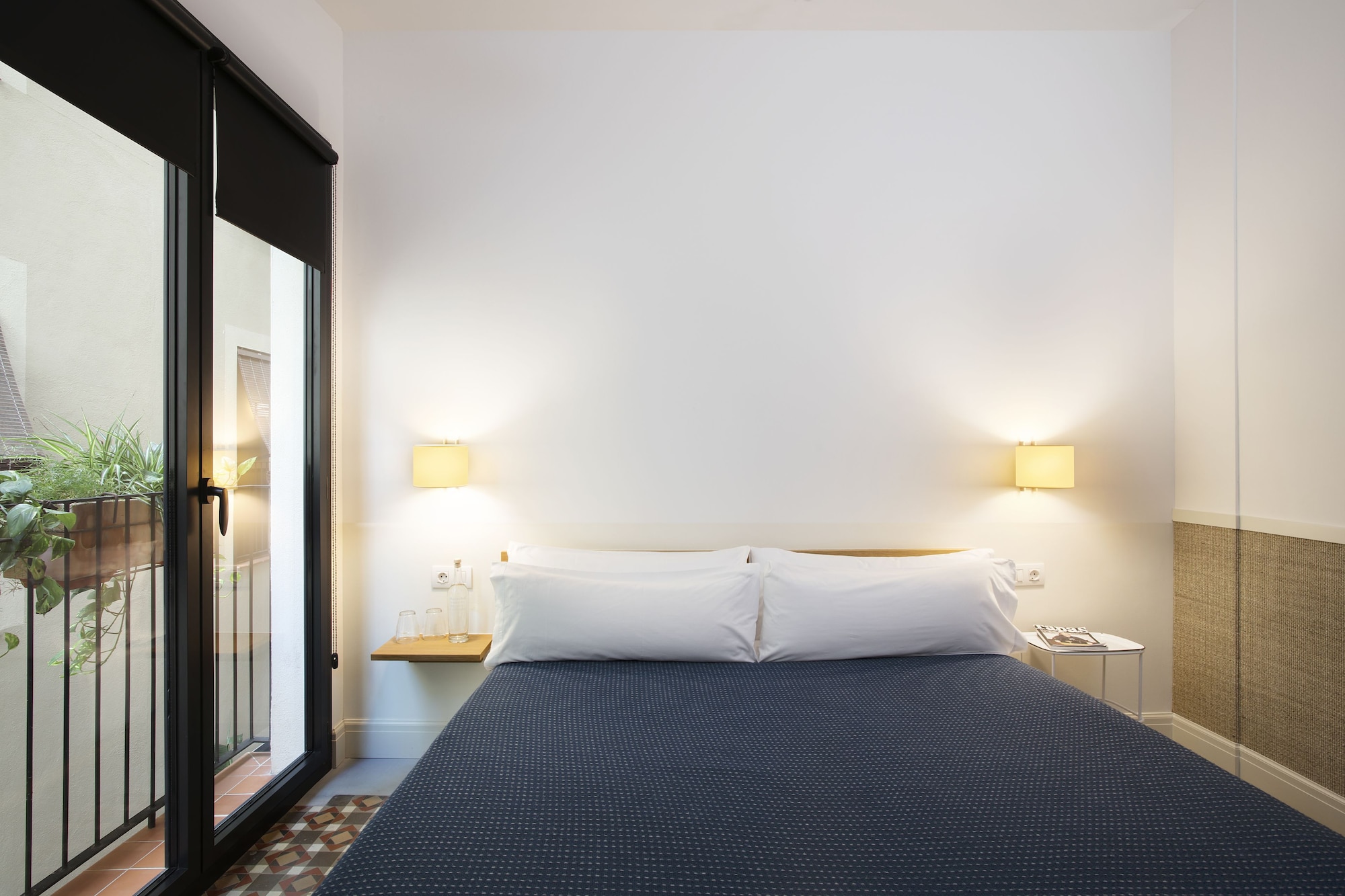 ROOM, DOUBLE BED