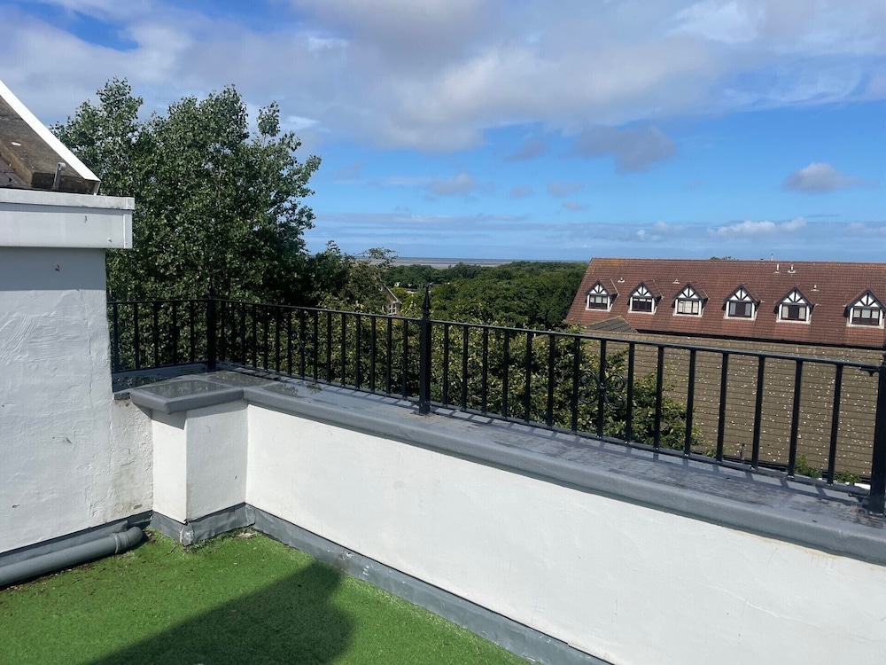 Beach House 3 Bed Penthouse Apartment 43/50