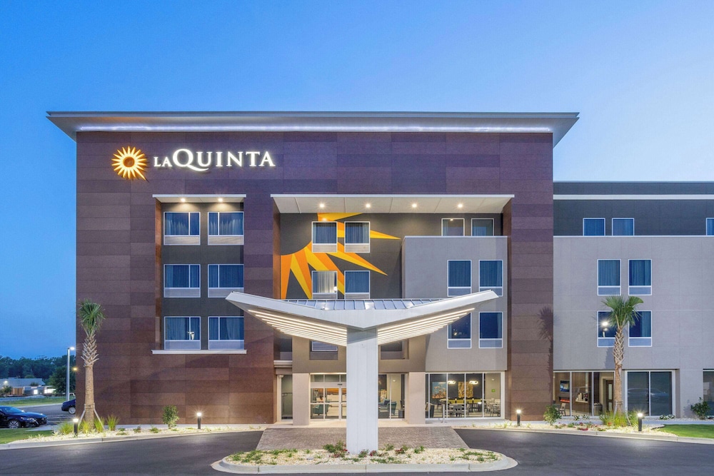 La Quinta Inn and Suites by Wyndham Valdosta 1/35