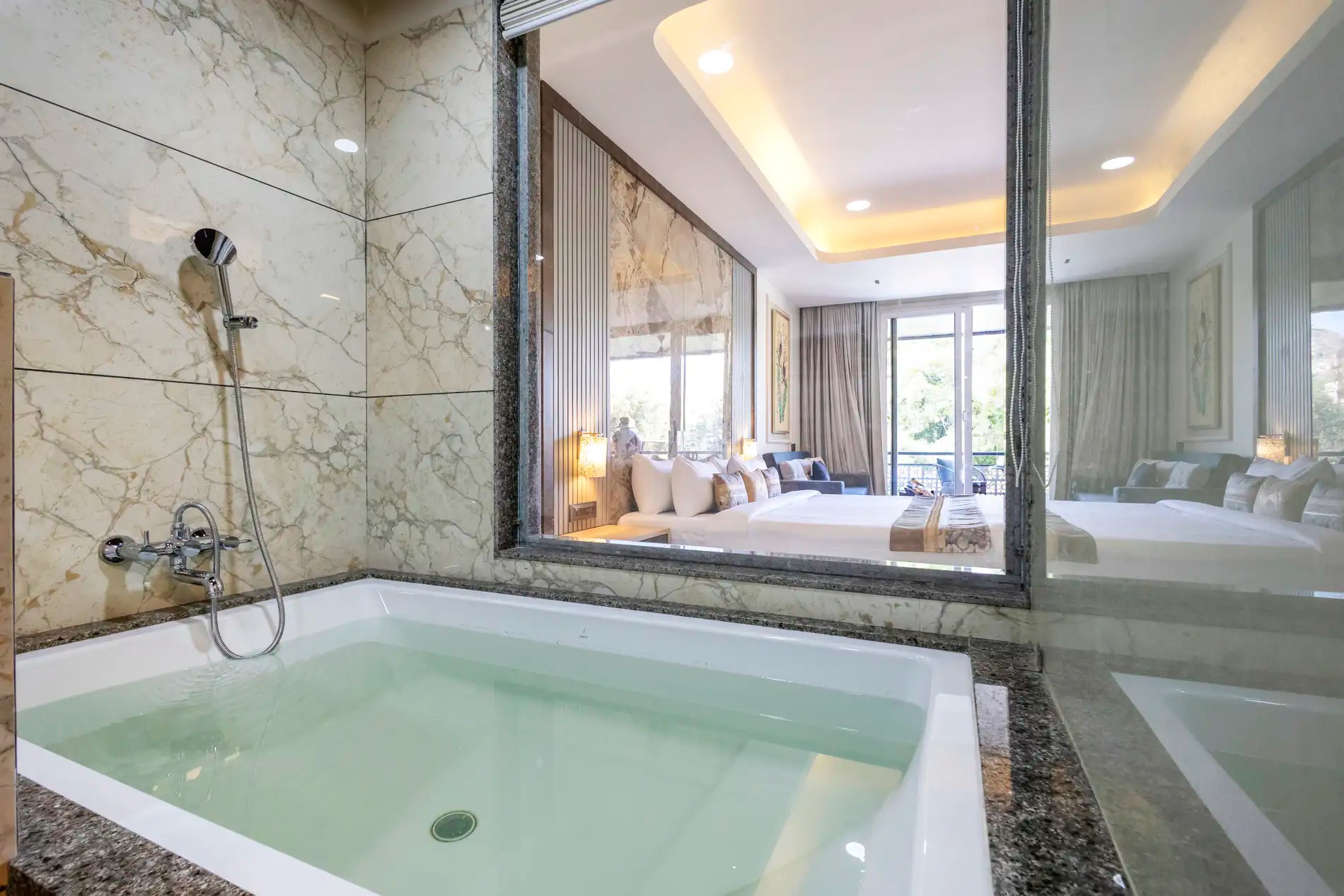 ELIVAAS Prive Mountain Creek Retreat 7 BHK With Pool, Game & Gym zone, Near Fatehsagar Lake 9/27
