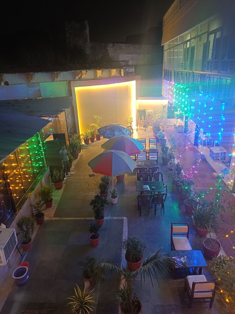 Hotel Sidhartha 57/59