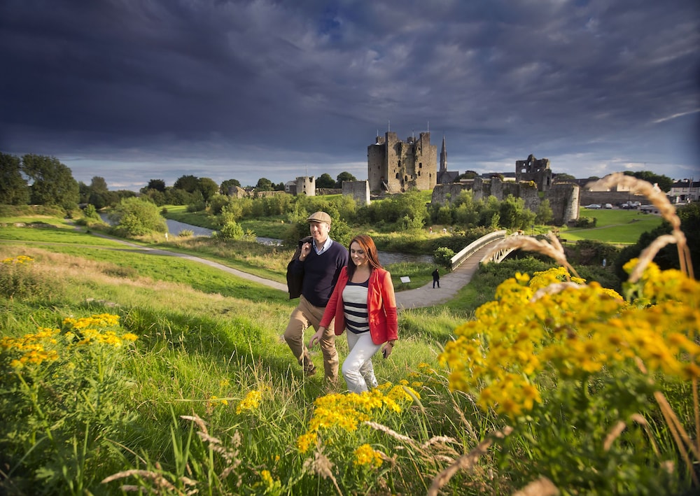 Trim Castle Hotel 56/57