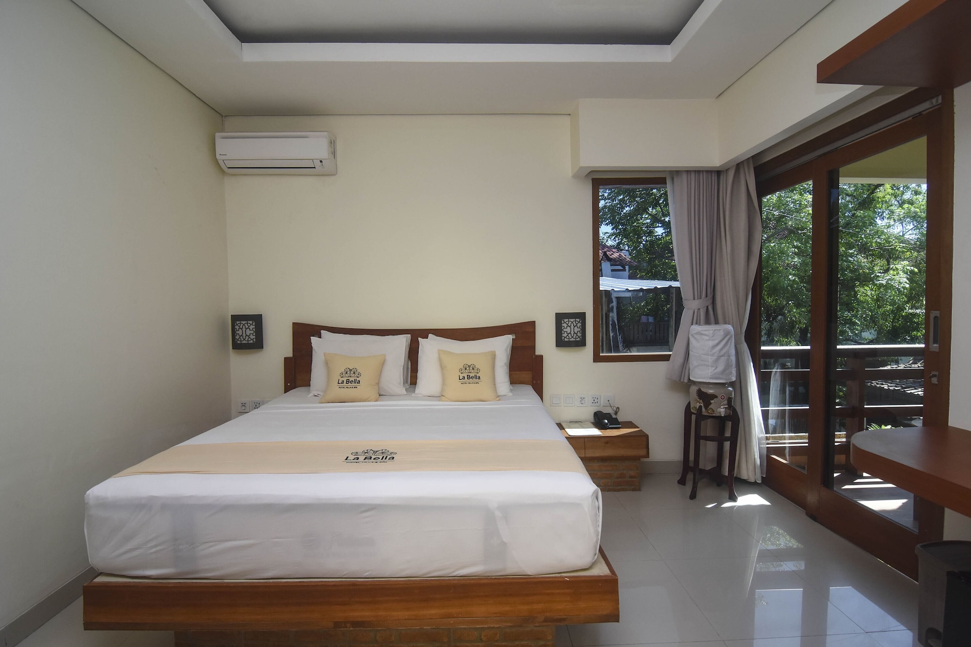 DELUXE, QUEEN BED, RESORT VIEW