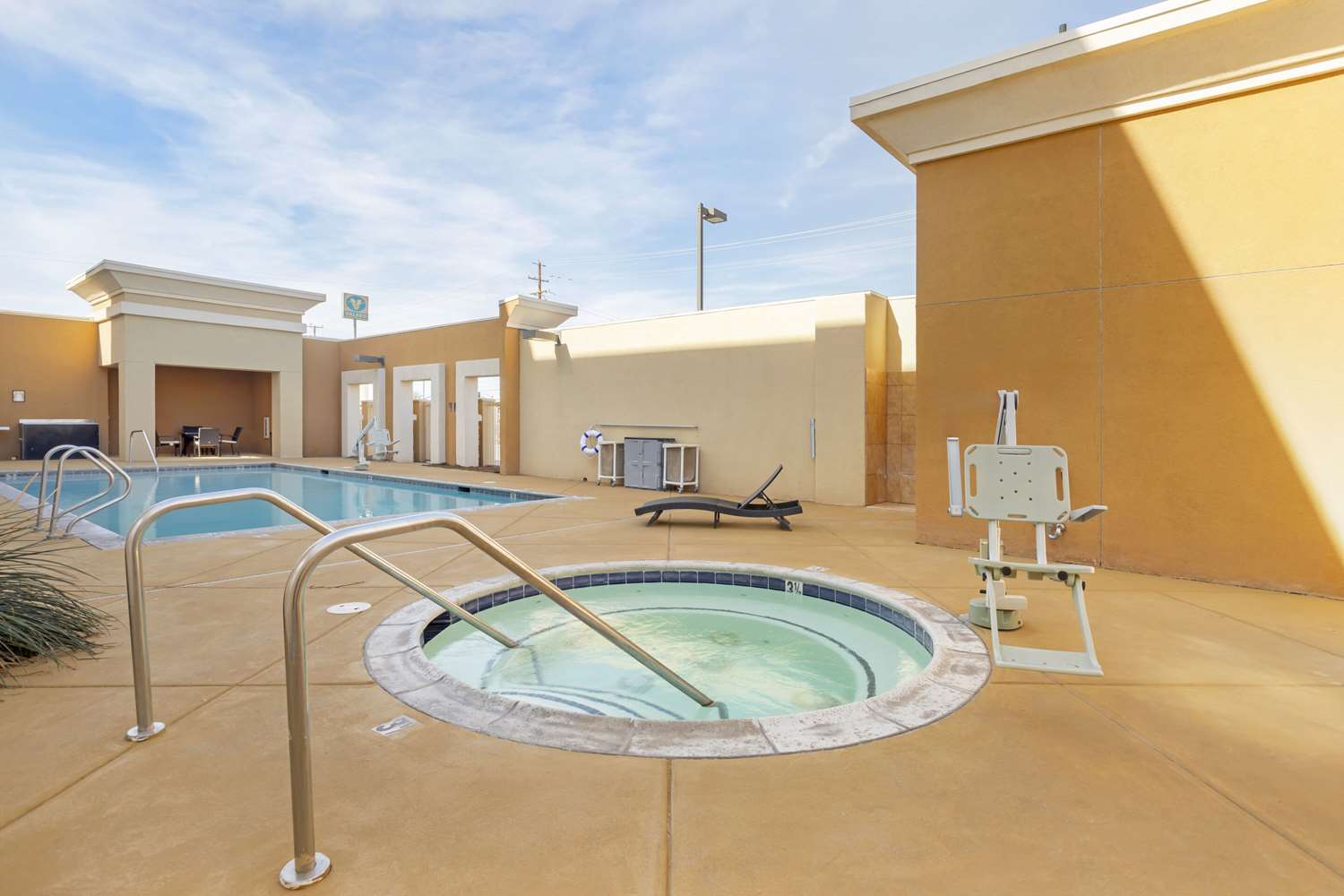 Comfort Suites Blythe, CA 18/49