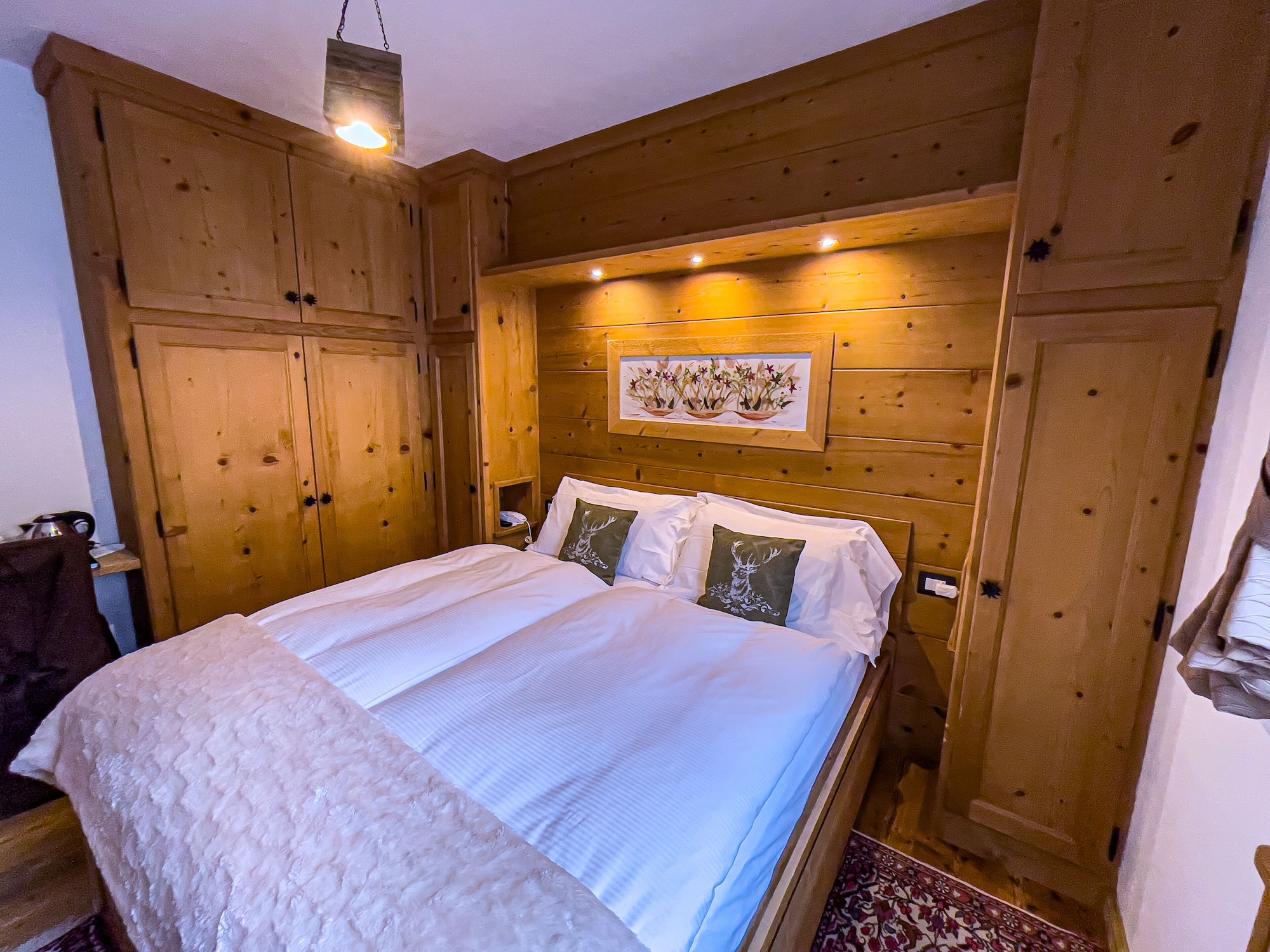 ROOM, SINGLE, DOUBLE BED