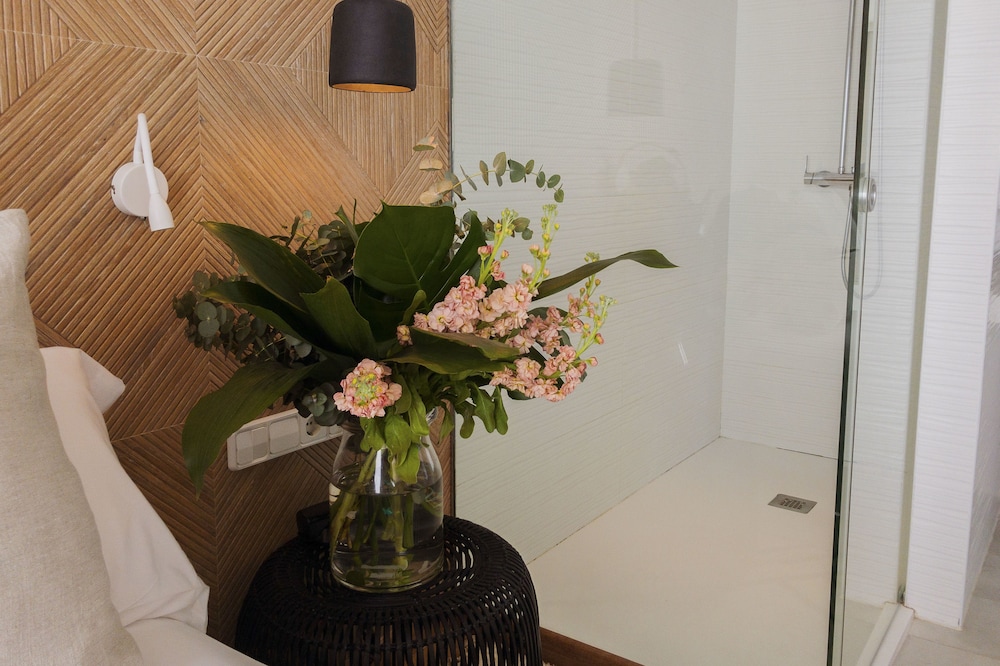 ICON Valparaiso - Adults Only 22/77