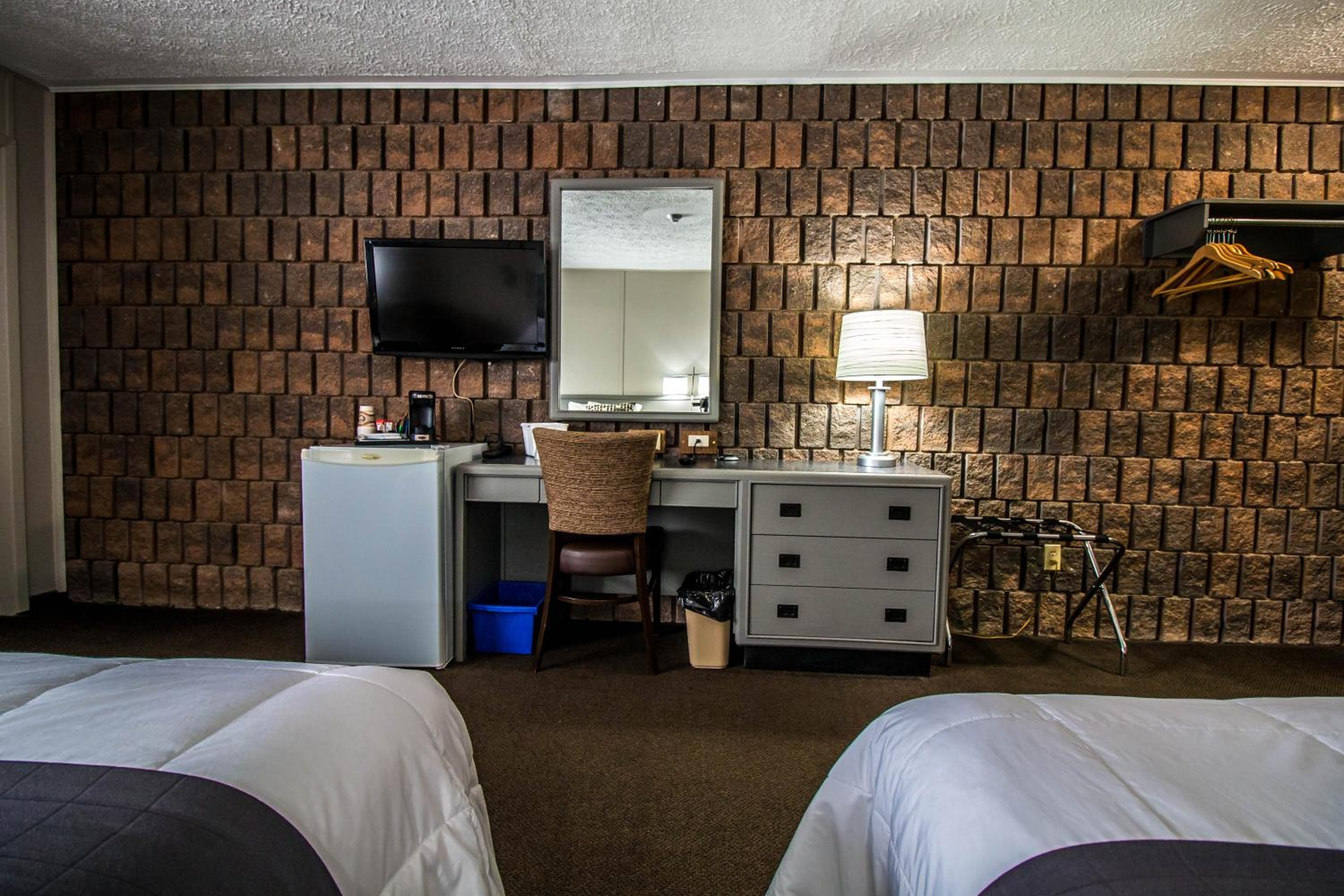 Companion Hotel Motel 29/33