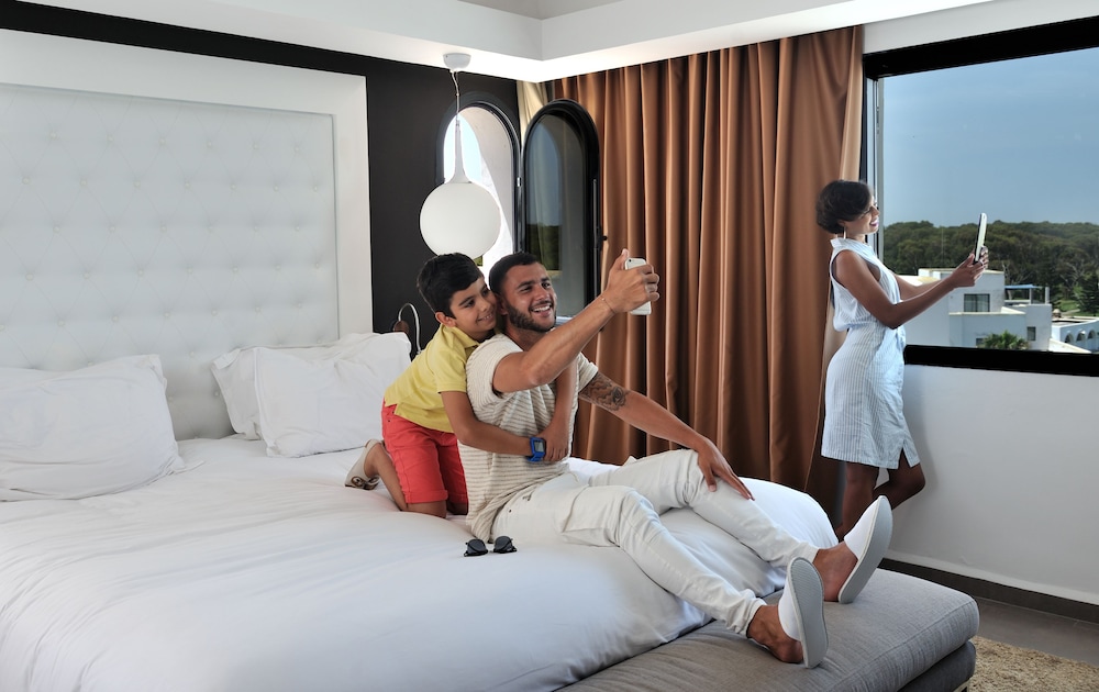 غرفة عائلية بسرير كينج وأسرّة بطابقين، Hotel Royal Golf and Spa Mazagan 5/8
