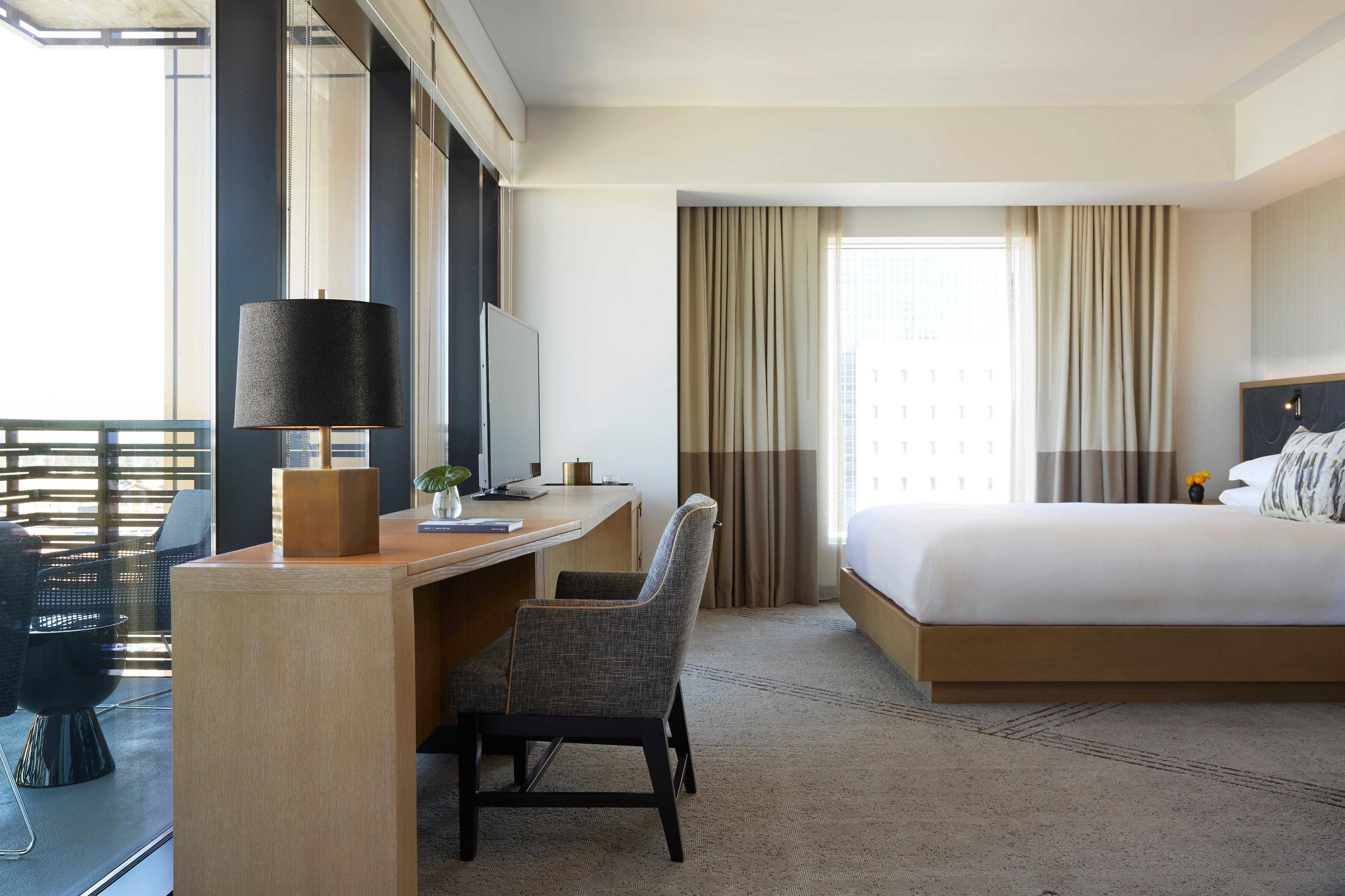 غرفة بريميوم بسرير كينج بشرفة، KIMPTON SAWYER HOTEL 2/2