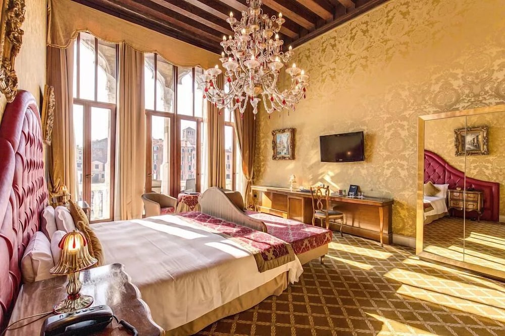 Pesaro Palace 37/60