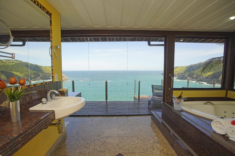 Cliffside Luxury Inn 22/48