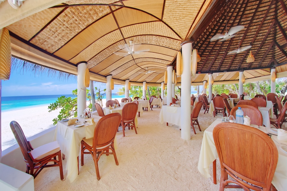 Angaga Island Resort And Spa 37/57