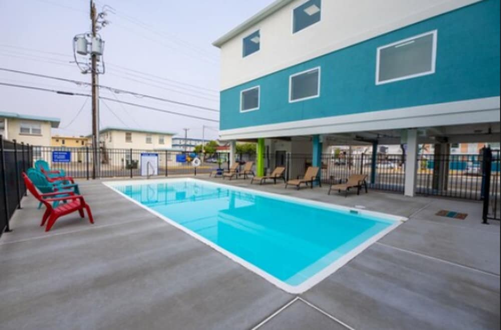 Tropicana Motel 27/40