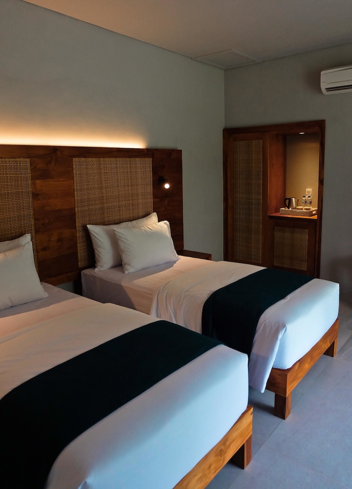 DELUXE, TWIN BEDS, POOL VIEW, POOL SIDE