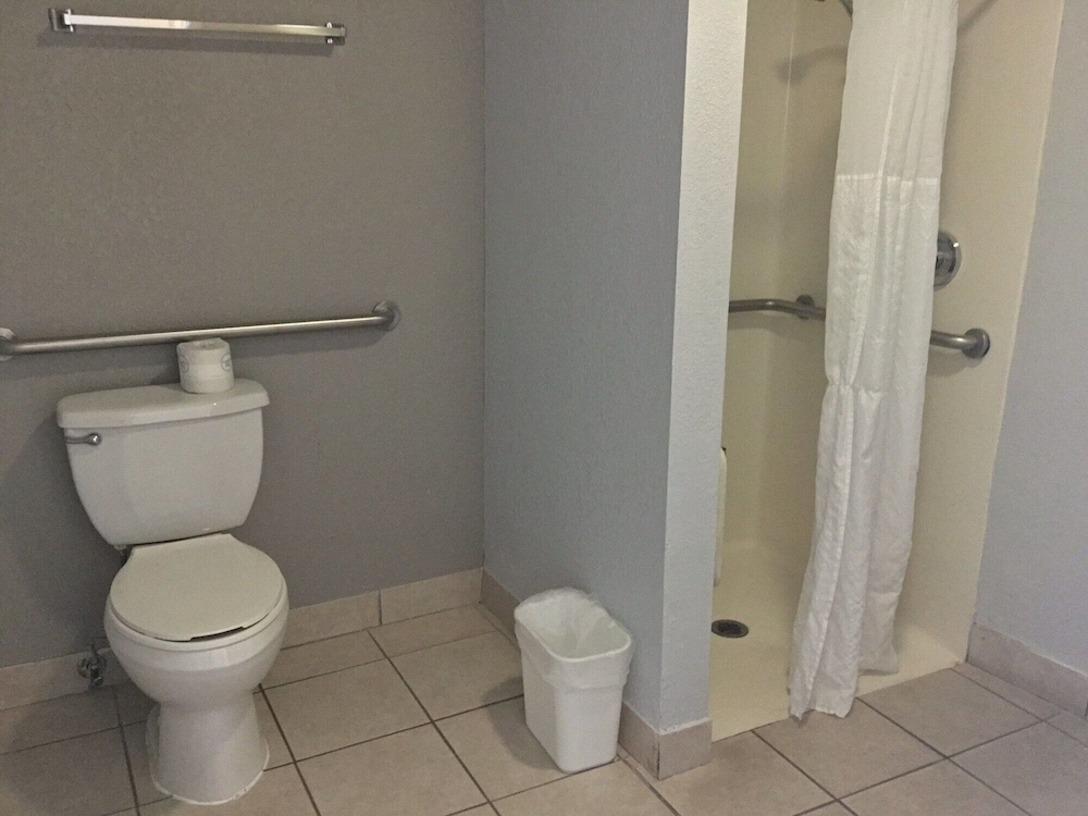 Motel6 El Paso, TX - West 64/66