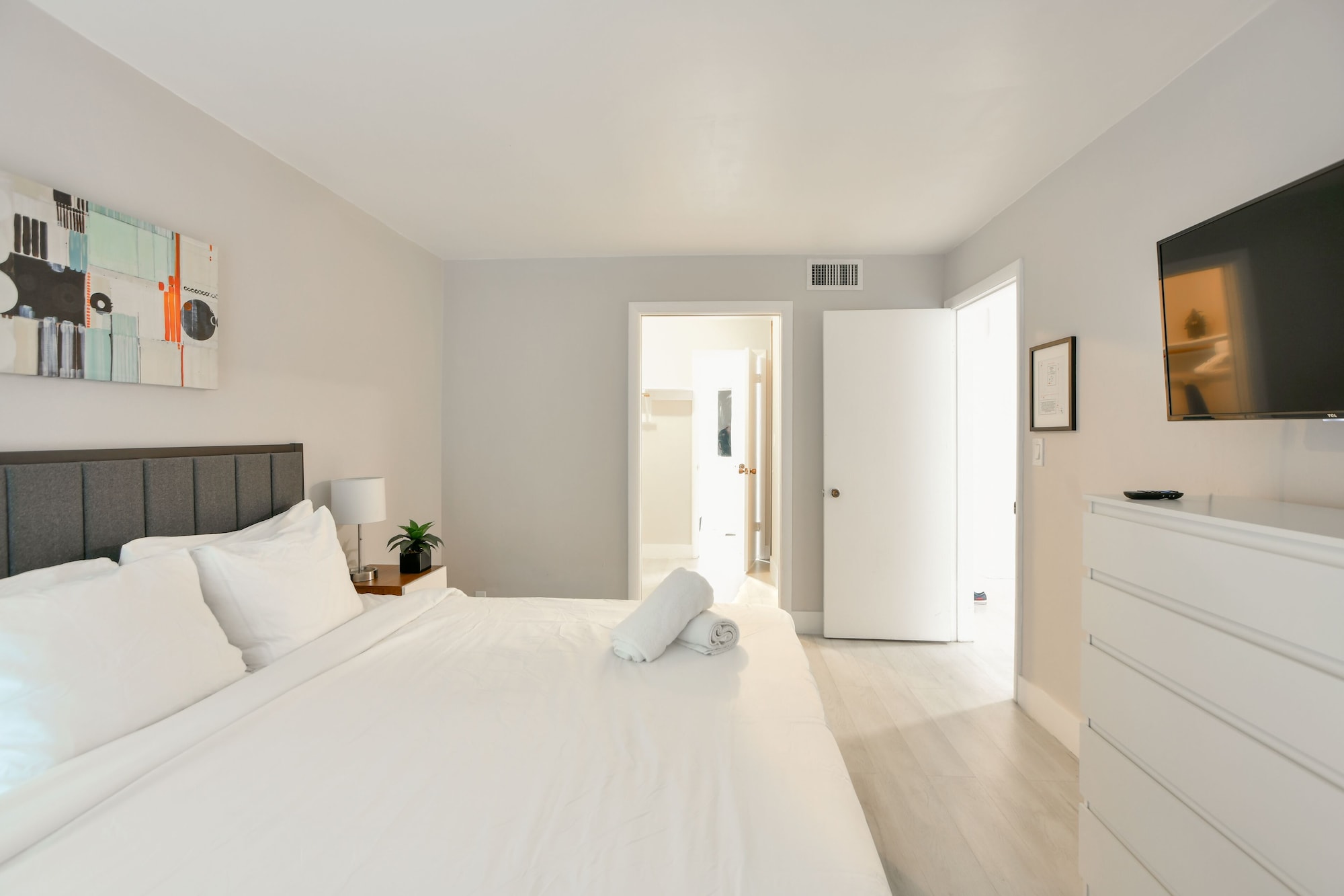 1 BEDROOM, MODERN, APARTMENT