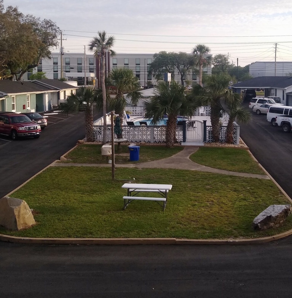 Gulf Coast Inn 32/50