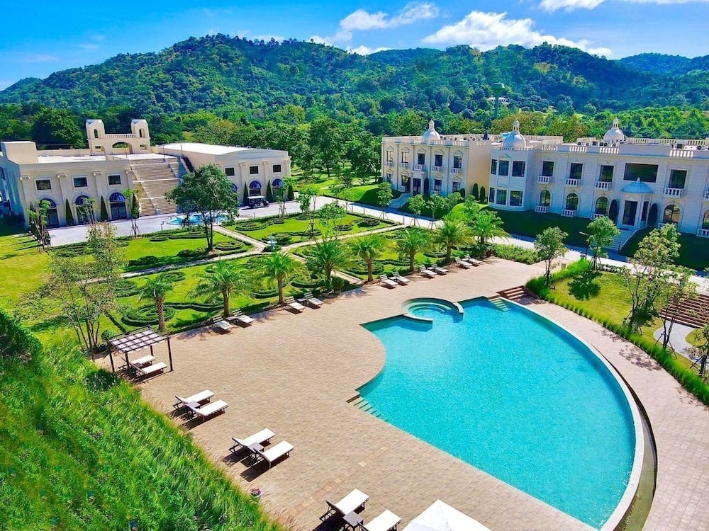 Jupiter Trevi Resort and Spa 17/24