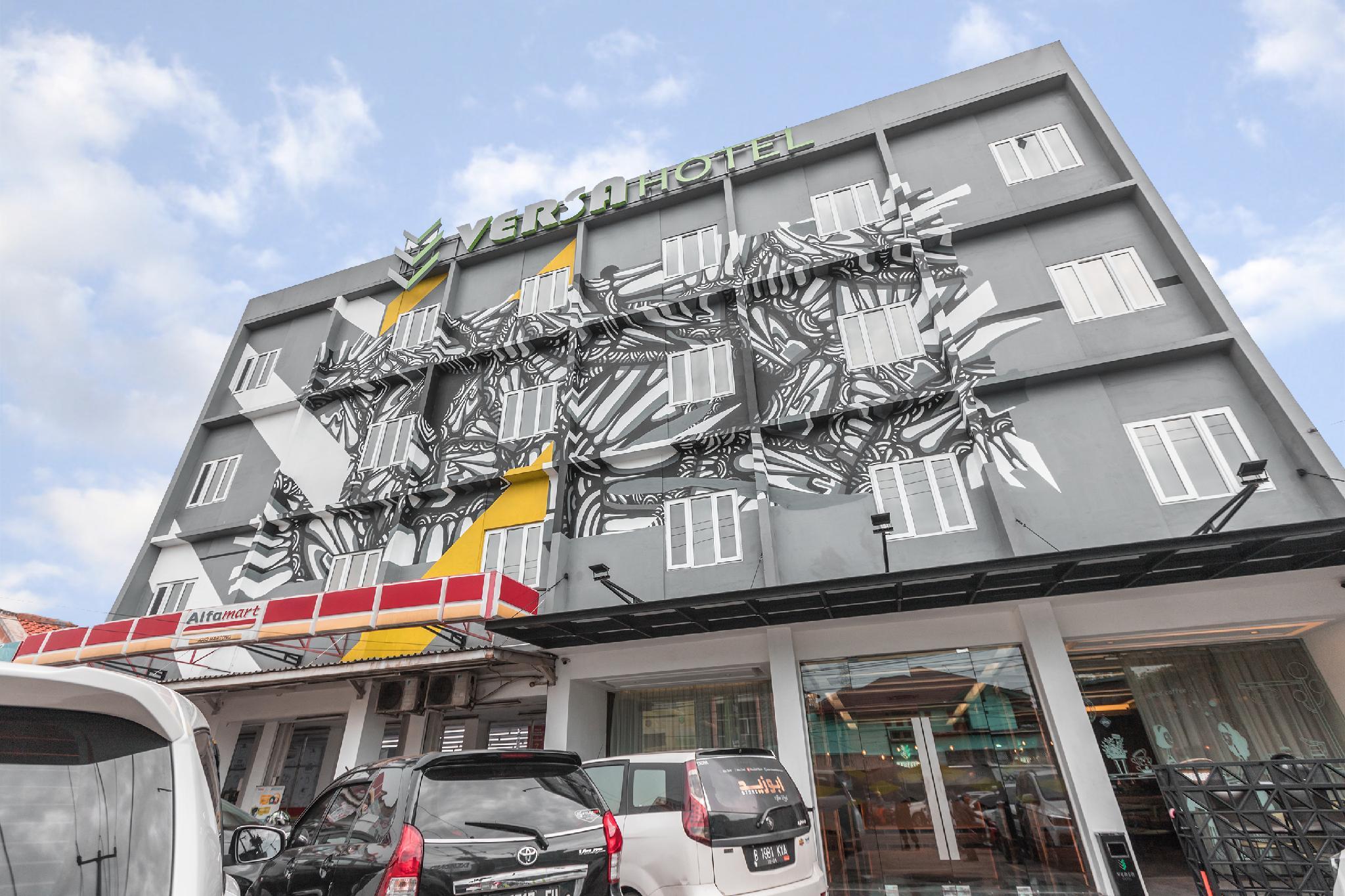 Versa Hotel Bekasi 1/23