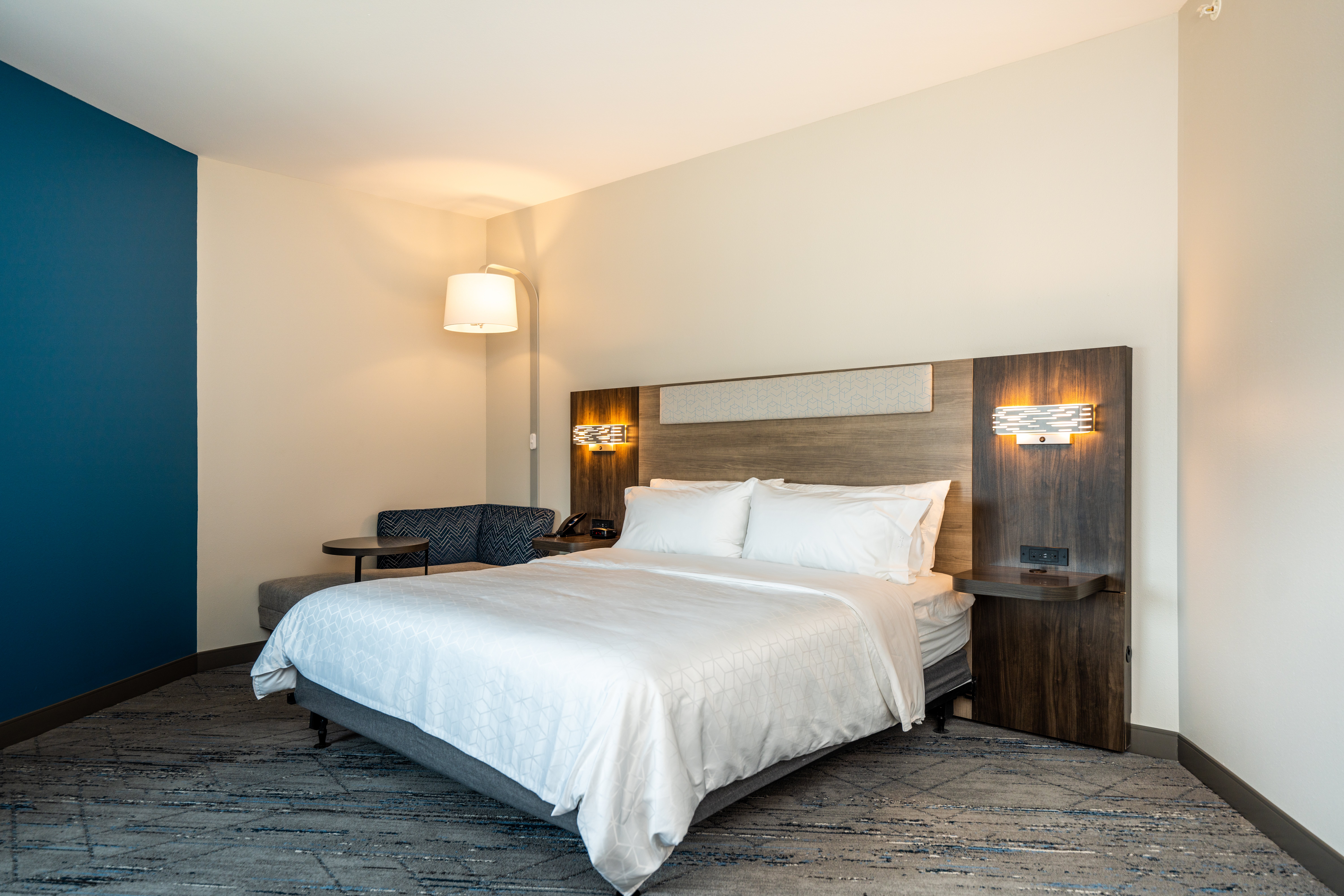 Suite, King Bed, Holiday Inn Express & Suites Charlottesville - Monticello 2/5