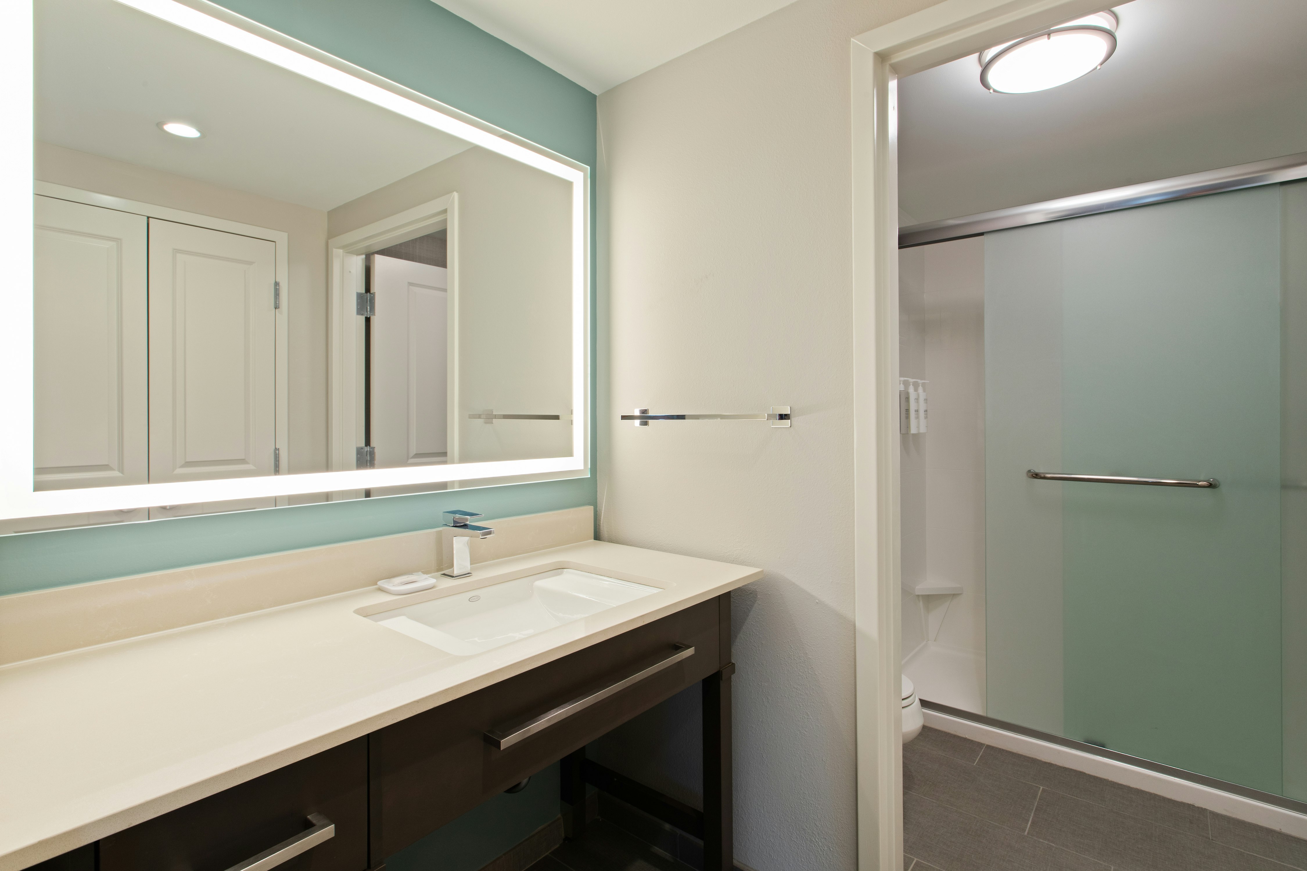 STUDIO, SUITE, KING BED