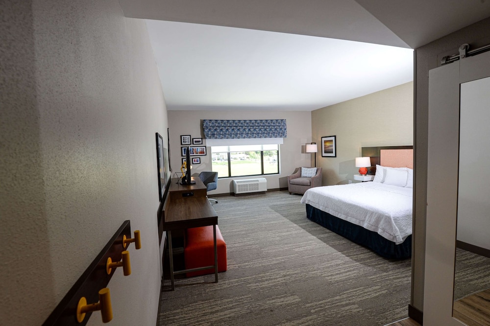 Hampton Inn Suites Lenoir Nc 36/76
