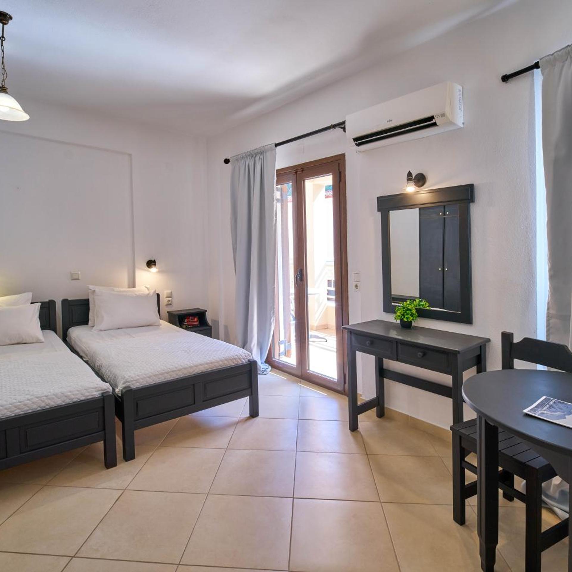 SIFAKIS HOUSE 22/65