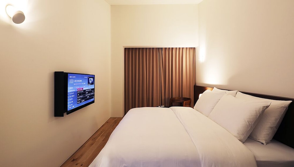 Hotel 498 13/42
