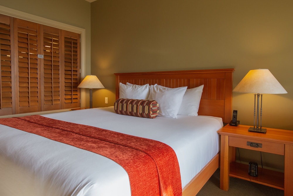 Long Beach Lodge Resort 14/72