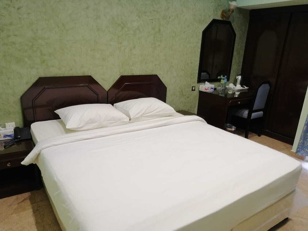 OYO 137 Marina Hotel 13/58