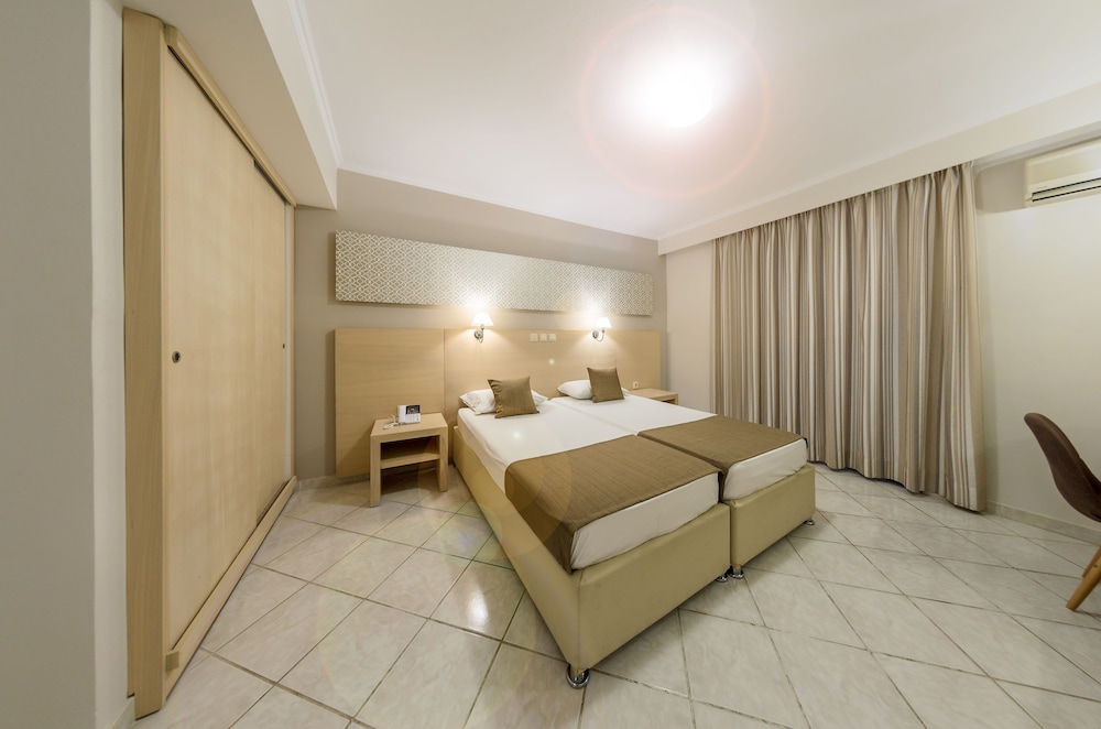 Karras Hotel 24/66
