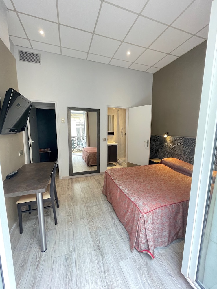 Hotel De La Comedie 3/19