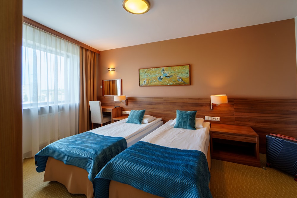 BUSINESS, DOUBLE BED