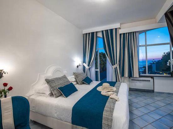 Deluxe, Sea View