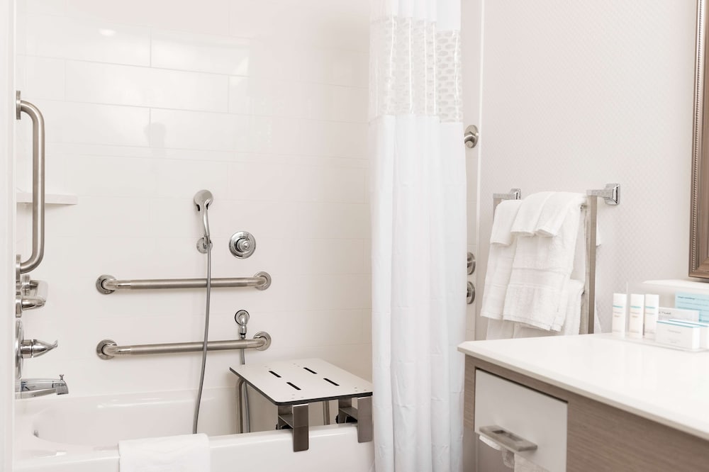Hampton Inn & Suites La Crosse/Downtown 14/63