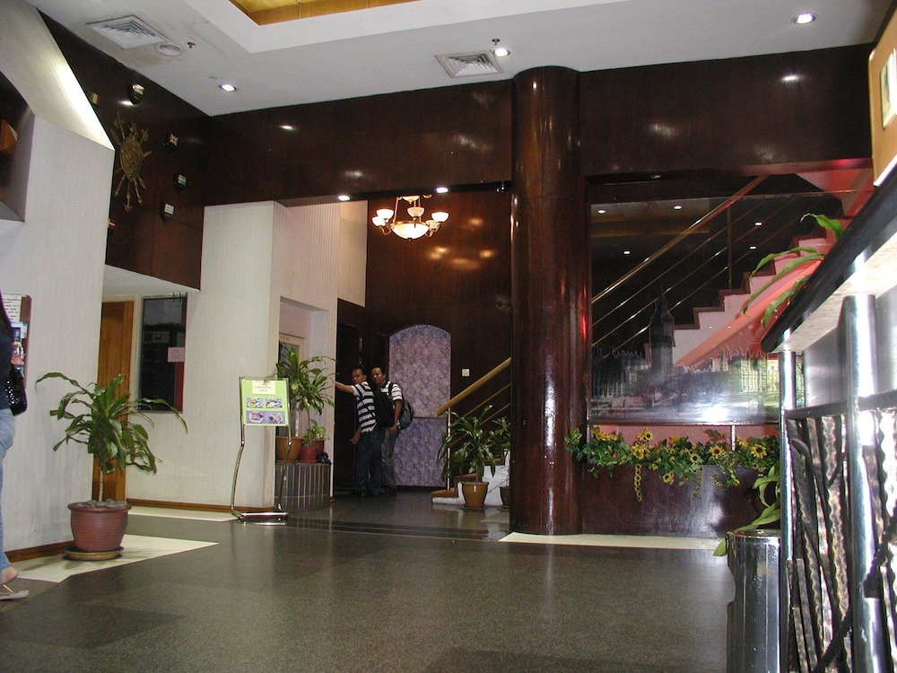 Cardogan Hotel 3/46
