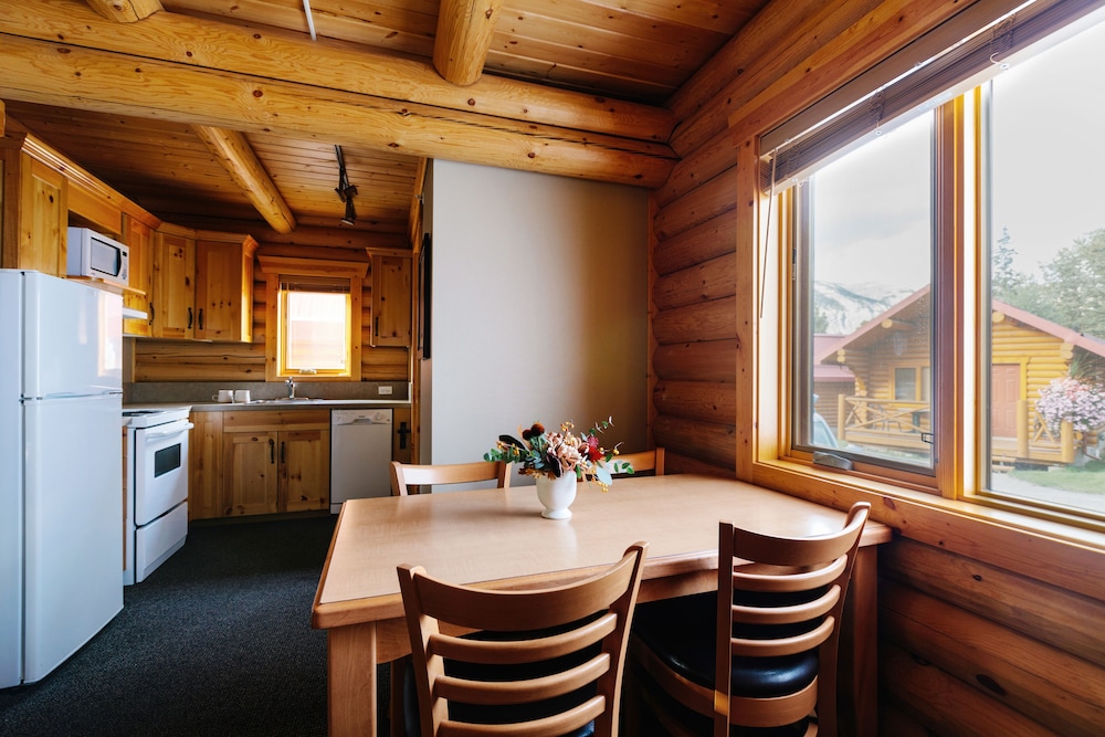 Miette Mountain Cabins 37/50
