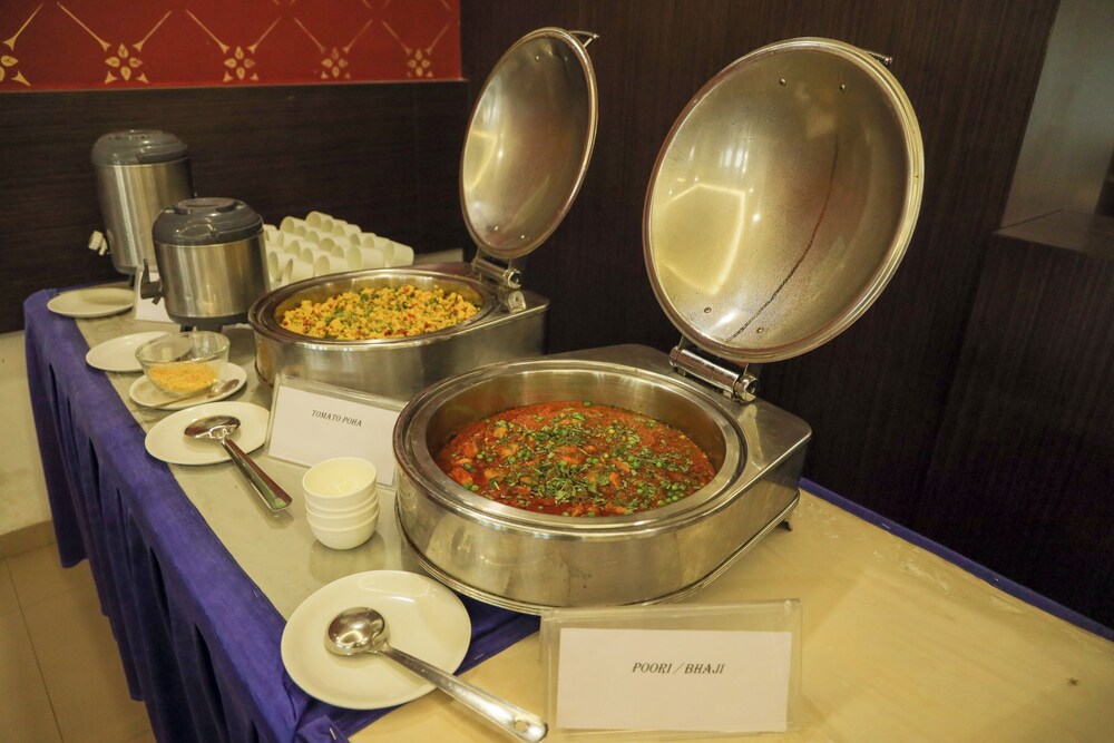 Goverdhan Greens Resort Dwarka 20/50