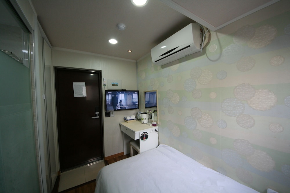 Hostel Chloe 15/50