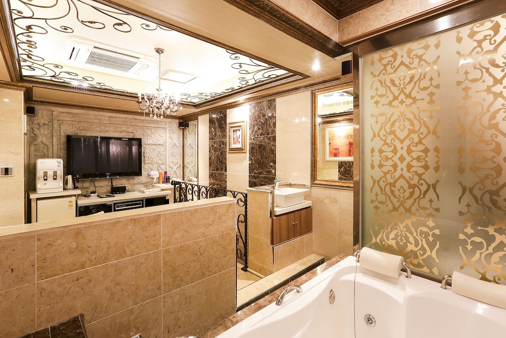 Koam Tourist Hotel 5/50