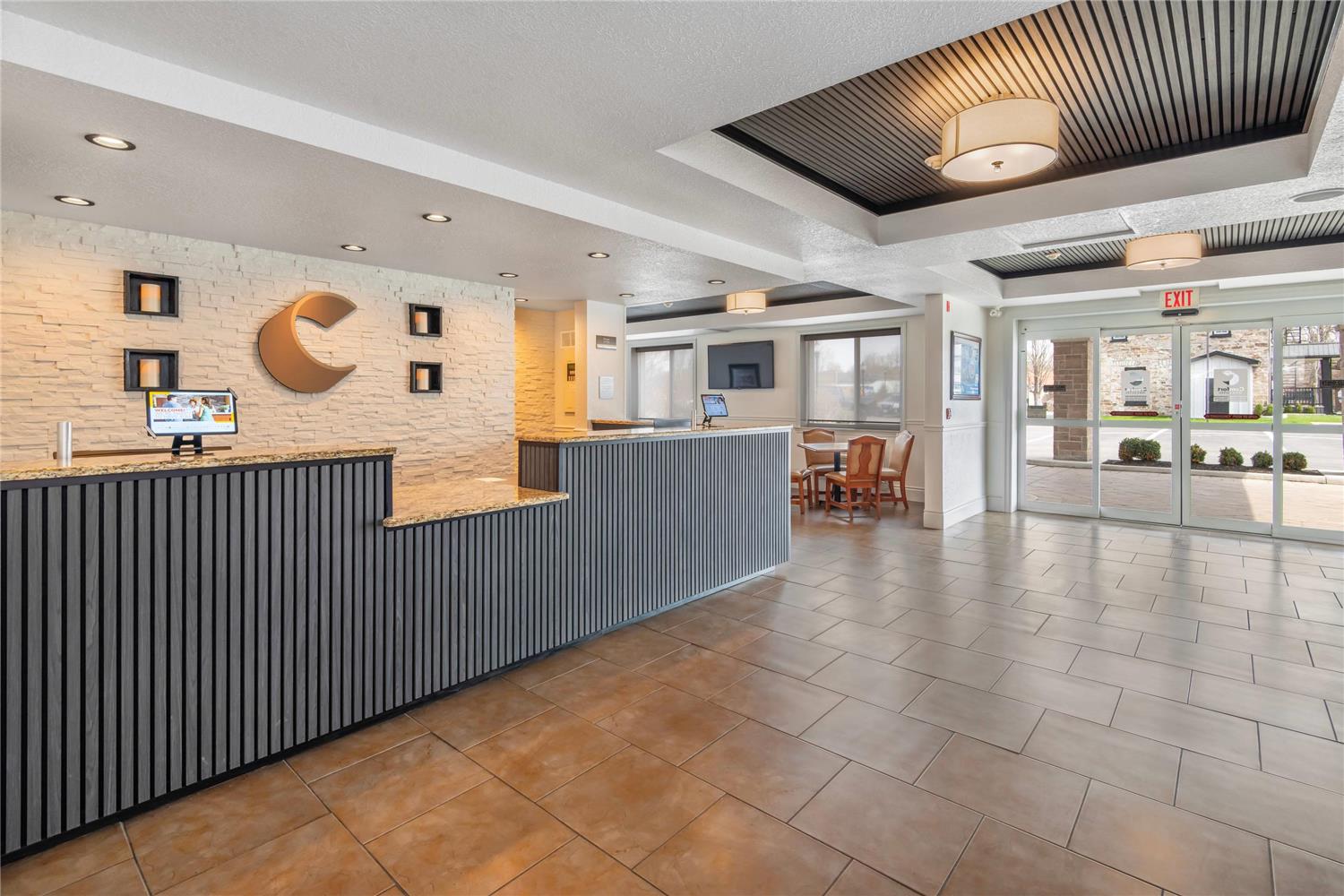 Comfort Inn & Suites Thousand Islands Harbour District 1/18