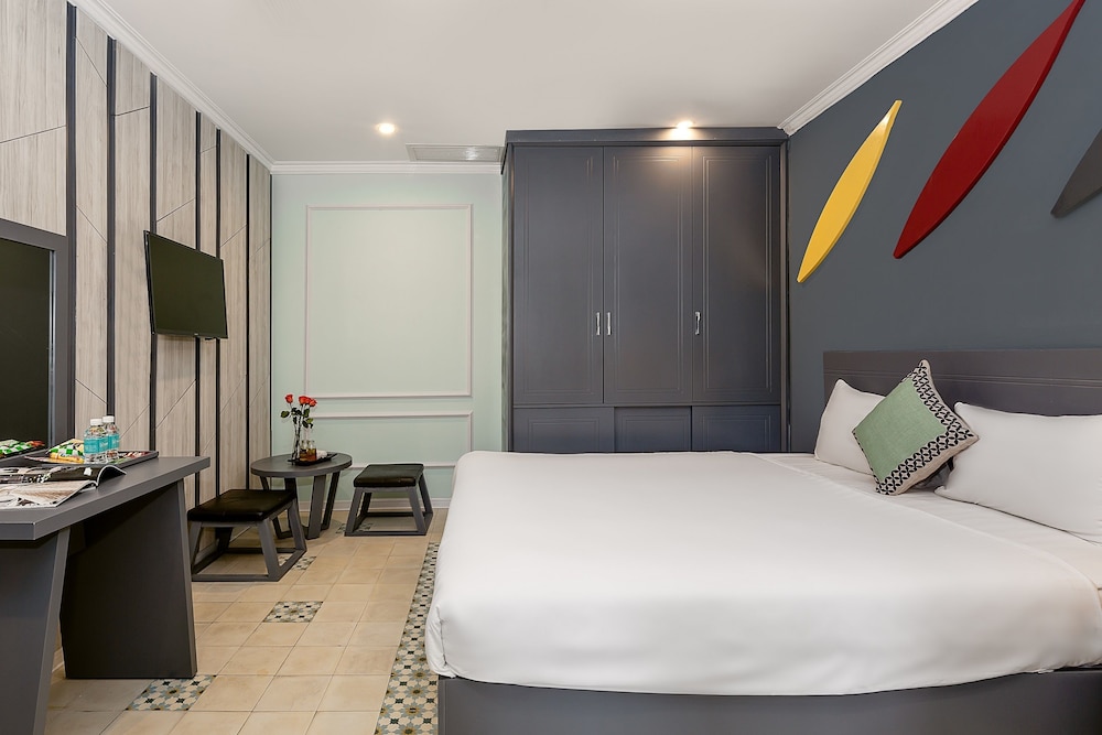3 BEDROOMS, APARTMENT