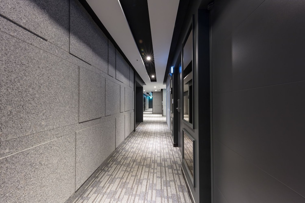 Stay 1 Hotel 42/49
