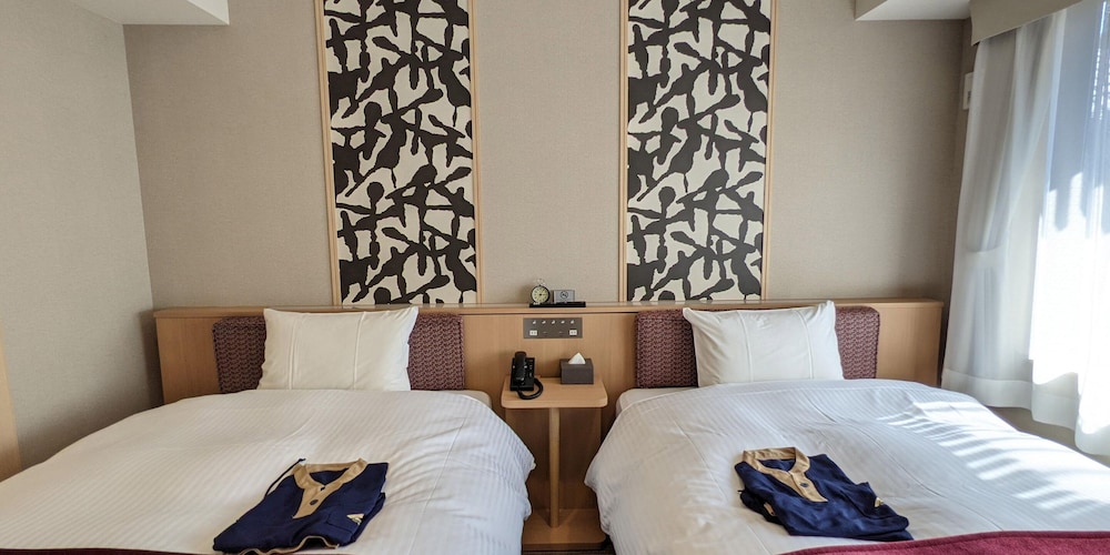ROOM, TWIN BEDS