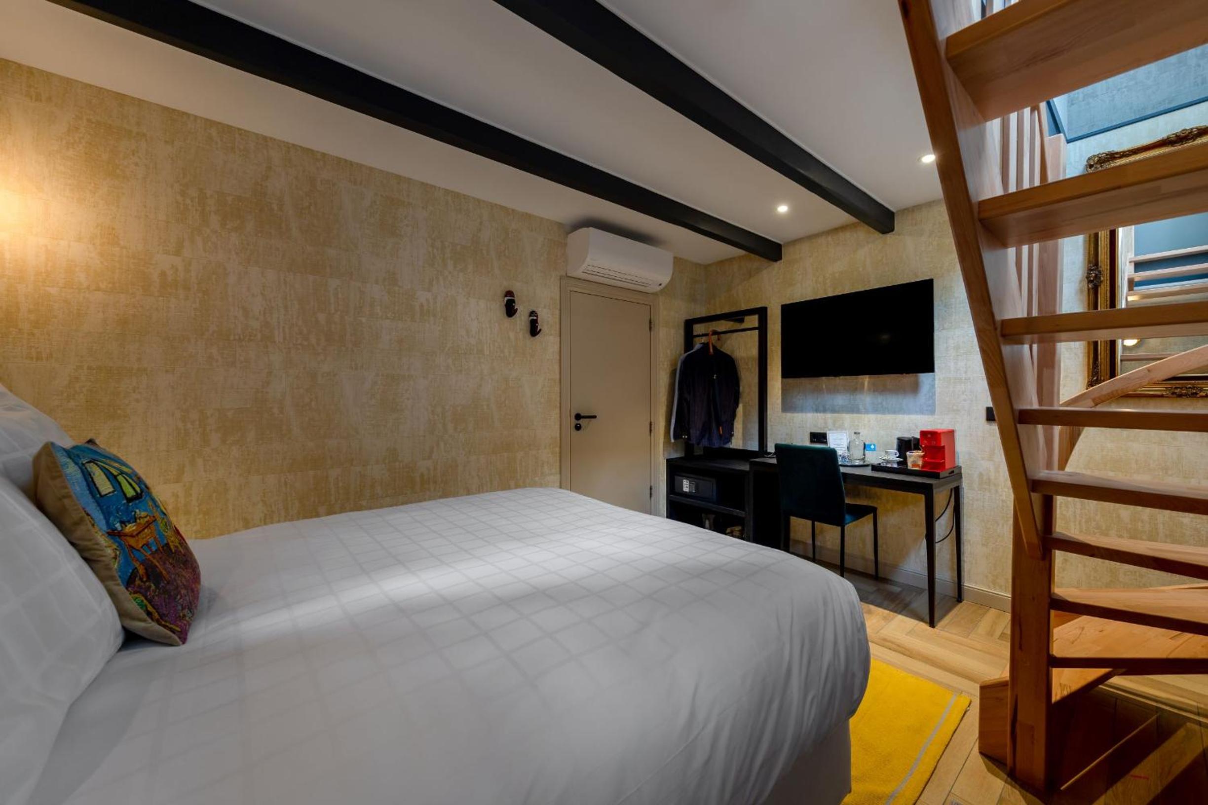 Duplex, Family, Queen Bed, Sofa