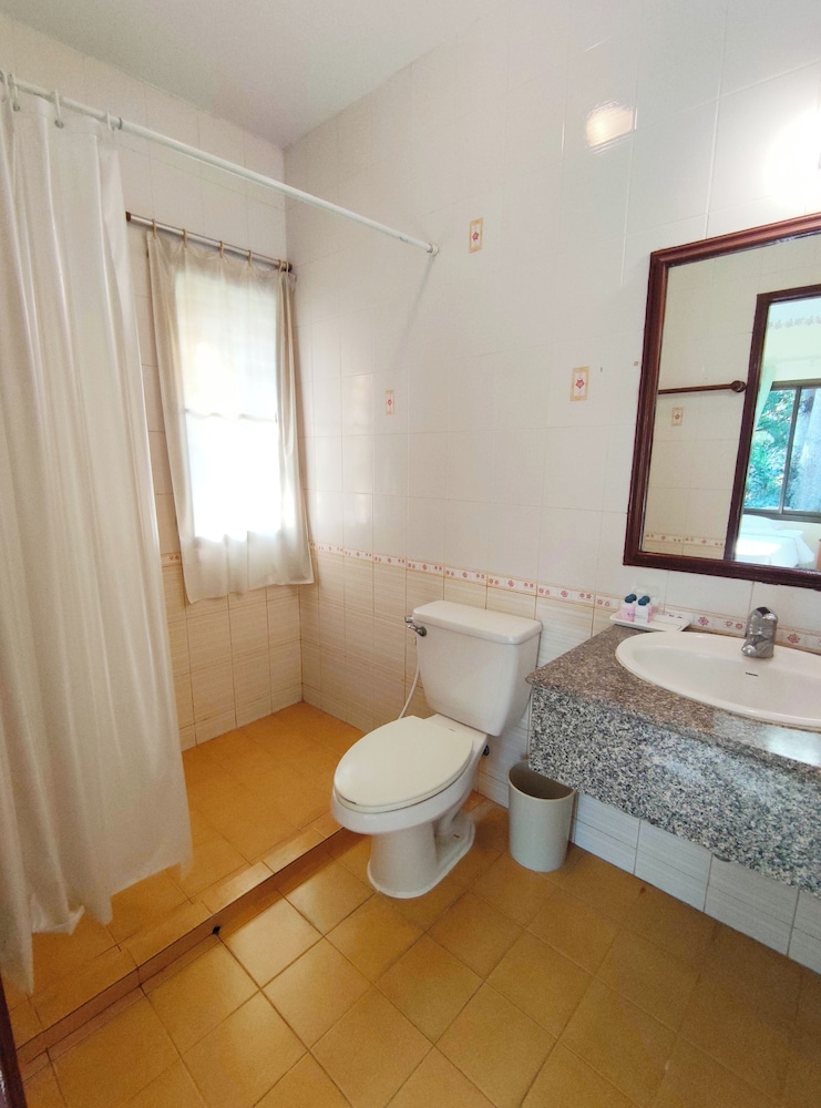 Thara Cholapruek Resort 46/50