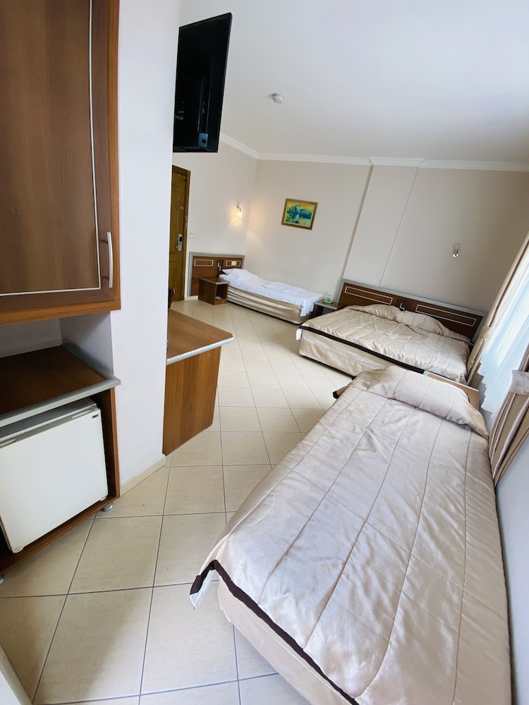 Lemon Hotel 29/50