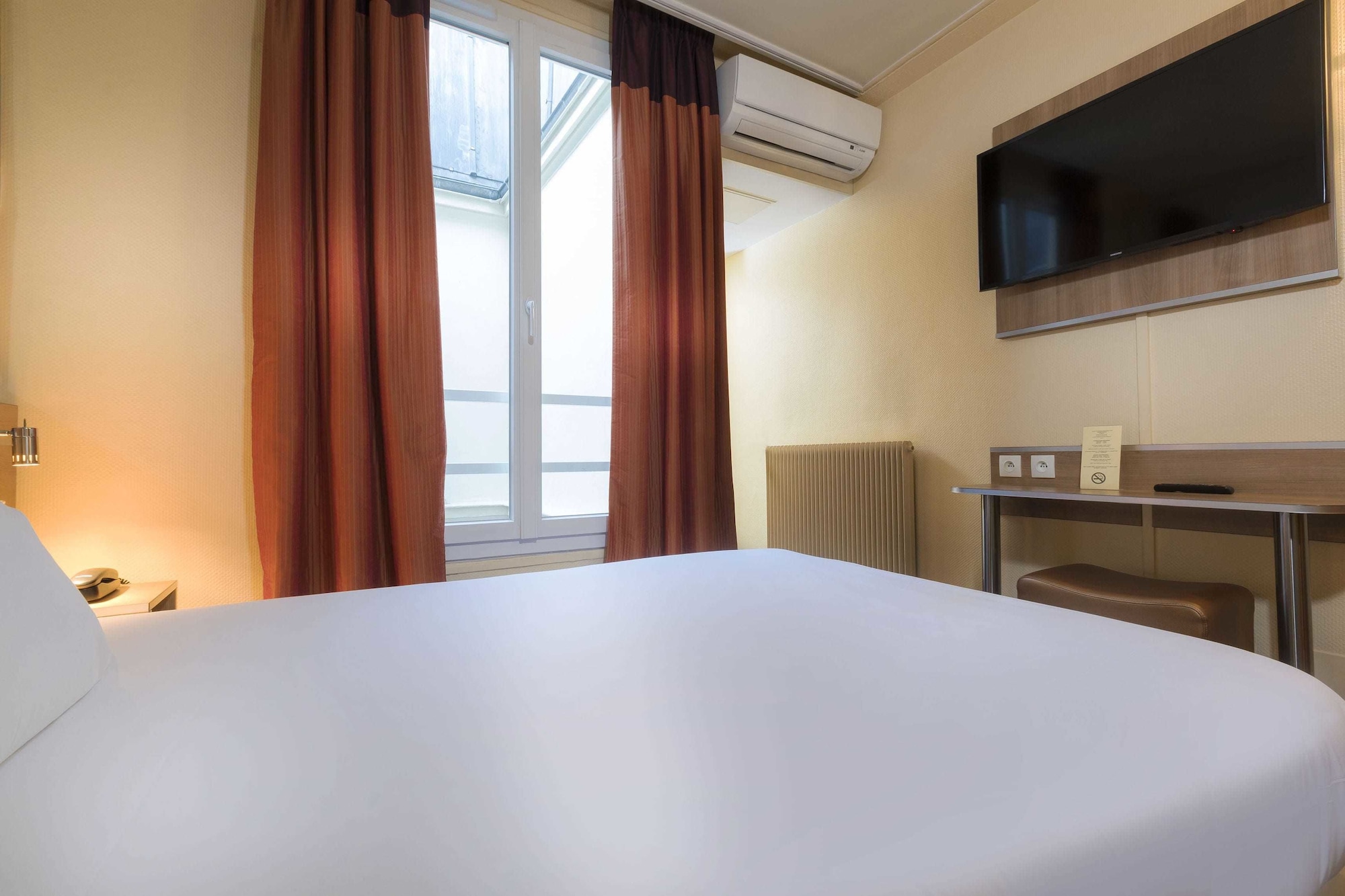 ROOM, SINGLE