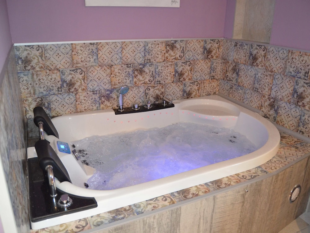 Suites con Jacuzzi Santillana 22/45